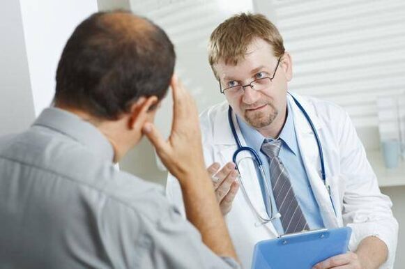 consulta con un médico para la prostatitis